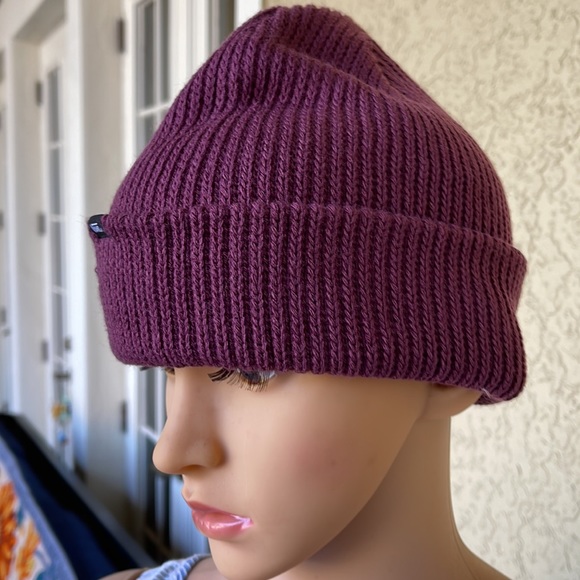 Vans WM Core Basic Dark Beanie Skateboarding Hat Pink Women VN0A34GVYWN - Picture 1 of 16